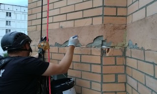 Обследование фасада здания в Новокузнецке в октябре